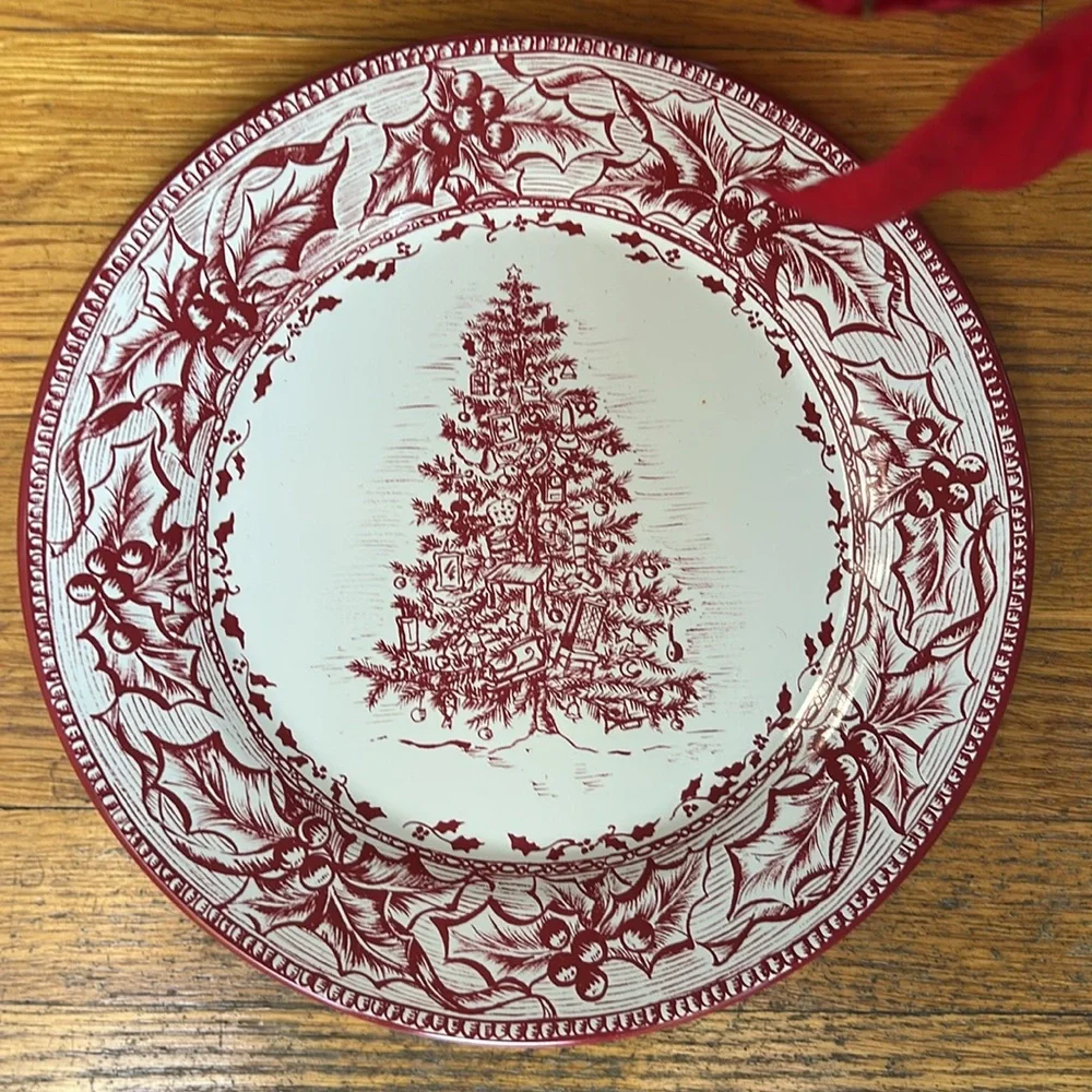 Restoration Hardware Holiday Tin Plates. Set of 4 🎄❄️